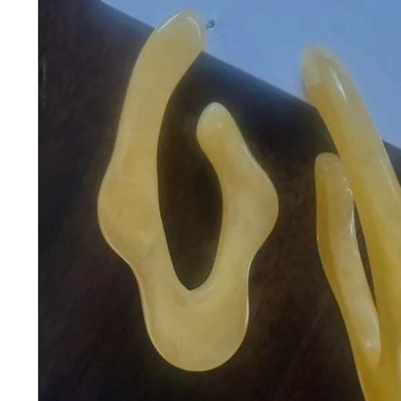 Urban Outfitters Marbled Yellow Earrings NWT - Picture 3 of 4